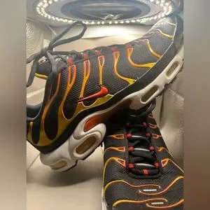 Nike Air Max Plus  Reverse Sunset Black Red Mens Size 10 Excellent Condition 2021 Nike Air Max Plus Reverse Sunset Black Mystic Red SZ 9  main image 2